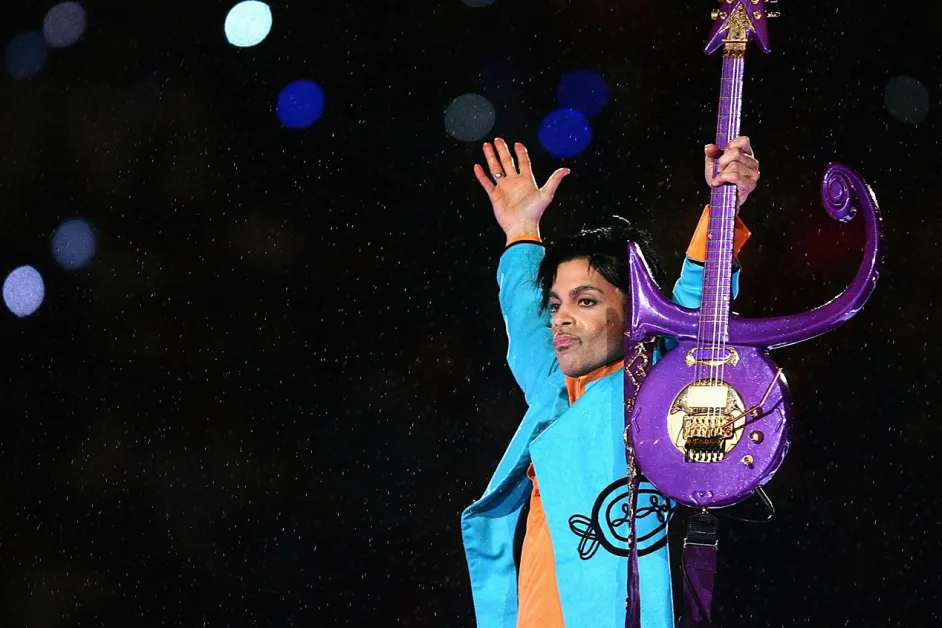 Prince al Super Bowl 2007: «Potete farla piovere più forte?»